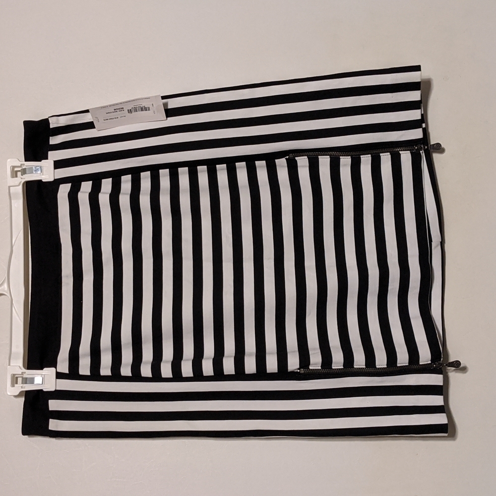 Nicole Miller Black and White Stripe Zip Pencil Midi Skirt - size Medium - NWT